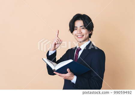 有書的年輕人 99059492