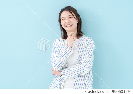 beauty woman blue back 99060369