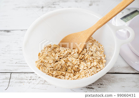 碗裡的燕麥片 碗裡的燕麥片 99060431