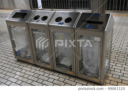 新幹線名古屋站內的垃圾桶 新幹線名古屋站內的垃圾桶 99061120