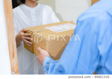 拿行李的女孩 拿行李的女孩 99061330