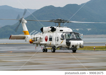 準備起飛的海上自衛隊巡邏直升機 99061675