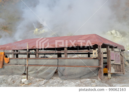 Outdoor bedrock bath house (Tamagawa Onsen, Semboku City, Akita Prefecture) Outdoor bedrock bath house (Tamagawa Onsen, Semboku City, Akita Prefecture) 99062163