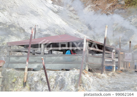 Outdoor bedrock bath house (Tamagawa Onsen, Semboku City, Akita Prefecture) 99062164