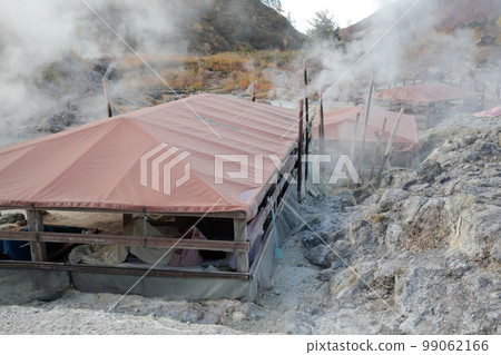 Outdoor bedrock bath hut (Tamagawa Onsen, Semboku City, Akita Prefecture) 99062166