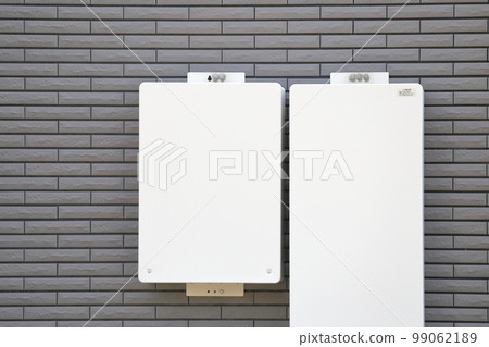 Storage battery equipment and power conditioner installed on the wall Storage battery equipment and power conditioner installed on the wall 99062189