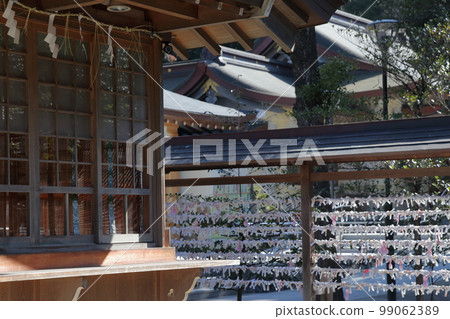 Omikuji系在院內（愛知縣名古屋市Harina神社） 99062389