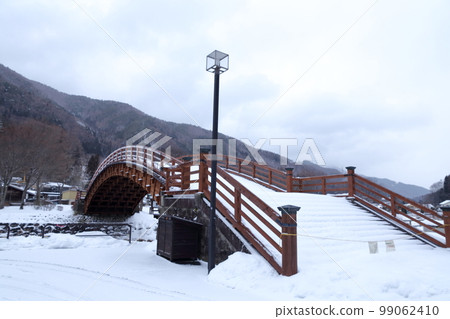 Snow-covered bridge (Kiso Bridge, Narai-juku, Shiojiri City, Nagano Prefecture) Snow-covered bridge (Kiso Bridge, Narai-juku, Shiojiri City, Nagano Prefecture) 99062410