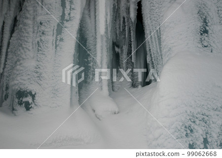 Scenery of Zao: Bodaira Highlands, Senninzawa icefall 99062668