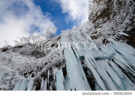 Scenery of Zao: Bodaira Highlands, Senninzawa icefall 99062669