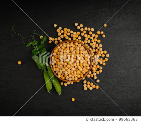 Dry Scattered Yellow Peas on Black Background, Whole Pea Pile, Raw Legume, Protein Source, Healthy Vegan Food 99065368
