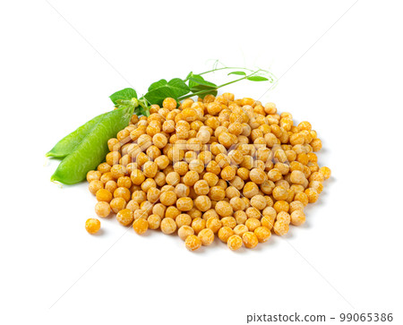 Dry Yellow Peas Isolated, Whole Pea Pile, Raw Legume, Dry Yellow Peas on White Background 99065386
