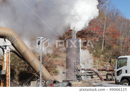 從地熱井噴出的蒸汽用於地熱發電(岩手縣八幡平市松川地熱發電所) 從地熱井噴出的蒸汽用於地熱發電(岩手縣八幡平市松川地熱發電所) 99066125