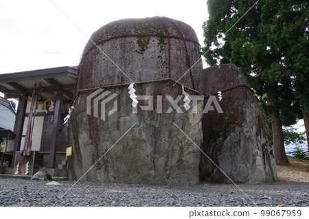 岩手縣的景點：岩手縣盛岡市三石神社的巨石 99067959