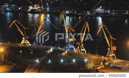 Loading of coal in the seaport. 99068080