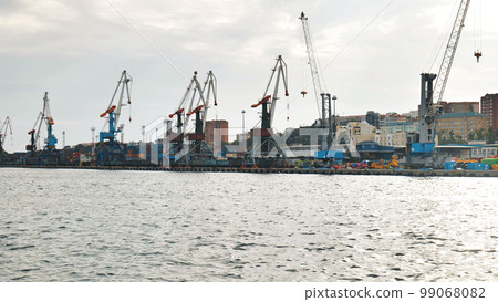 The seaport of Vladivostok with cranes. View from the ferry. 99068082