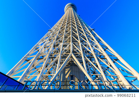 東京，墨田區，東京晴空塔染上了朝霞 99068211