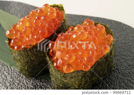 Ikura Gunkan: Delicious Ikura Gunkan Gunkan Roll 99069712