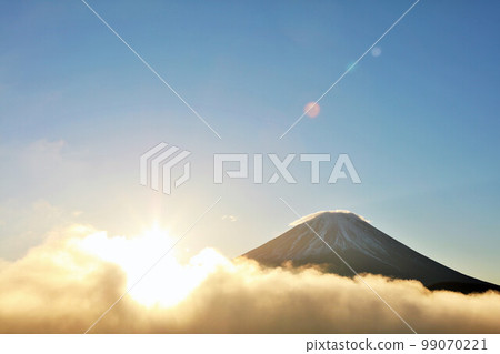 The sun at dawn, the sea of clouds, and Mt. Fuji The sun at dawn, the sea of clouds, and Mt. Fuji 99070221