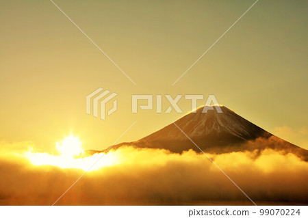 黎明時分的太陽,雲海和富士山 黎明時分的太陽,雲海和富士山 99070224