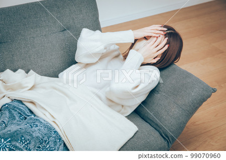 A woman sleeping on the sofa common cold A woman sleeping on the sofa common cold 99070960