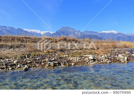 冬天的安曇野：穗高川的清流與北阿爾卑斯山 99070990