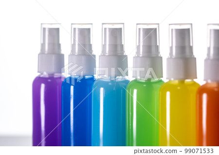 七種顏色的瓶子工作室拍攝了彩虹的生動形象 七種顏色的瓶子工作室拍攝了彩虹的生動形象 99071533