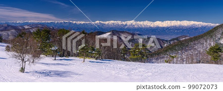 Suzaka City, Nagano Prefecture Panoramic view of the Northern Alps seen from the Hara Plateau of Fuyunomine Suzaka City, Nagano Prefecture Panoramic view of the Northern Alps seen from the Hara Plateau of Fuyunomine 99072073
