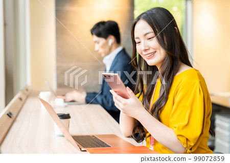 Young female working in a shared office Shooting cooperation "+ SHIFT NOGIZAKA" Young female working in a shared office Shooting cooperation "+ SHIFT NOGIZAKA" 99072859