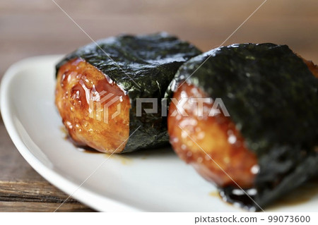 Sweet and spicy potato dumplings wrapped in seaweed 99073600