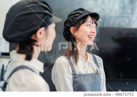 Friendly cafe staff 99073755