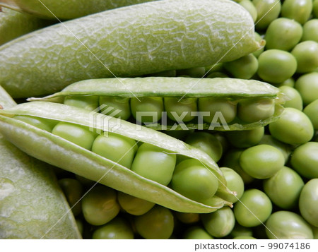 Thin peas 99074186