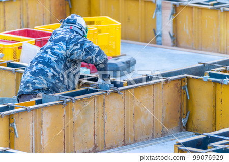 Construction site, foundation work, anchor bolt, metal form, steel formwork Construction site, foundation work, anchor bolt, metal form, steel formwork 99076929