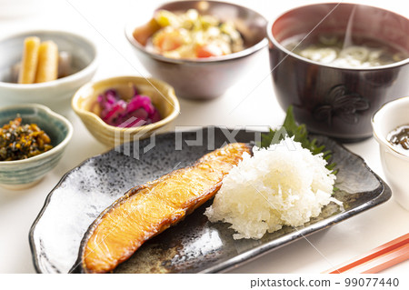 Delicious grilled fish set meal 99077440