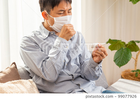 Men who measure body temperature 99077926