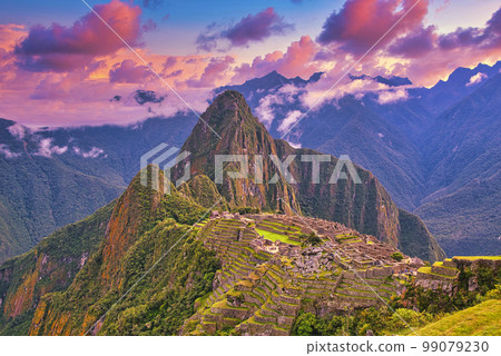 欣賞印加帝國浮城馬丘比丘遺址的絕佳景色 99079230