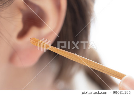 挖耳勺和耳朵圖片 99081195