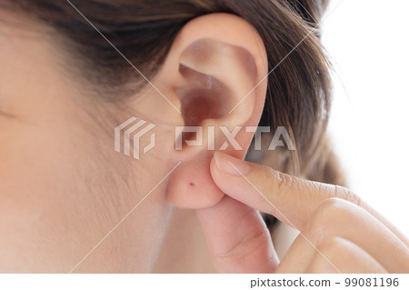 Image of a pierced ear 99081196