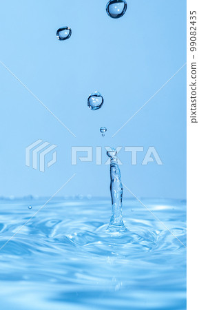 water splash action shot water splash action shot 99082435