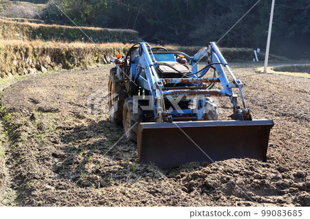 abandoned tire shovel abandoned tire shovel 99083685