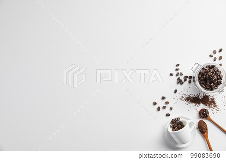 Coffee brewed from freshly roasted beans 99083690