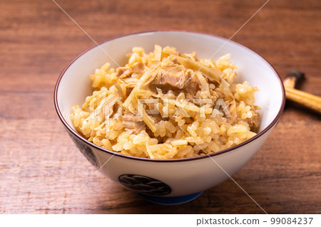 Rice cooked with tuna and ginger 99084237