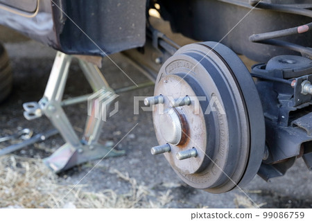 Automobile underbody maintenance (around suspension) Automobile underbody maintenance (around suspension) 99086759