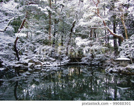 Kyoto Nanzenji Tenjuan garden snow scene Kyoto Nanzenji Tenjuan garden snow scene 99088301