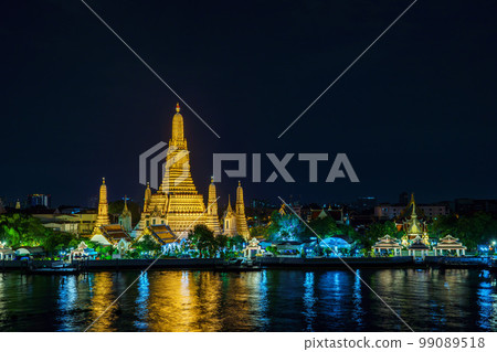 黎明寺寺廟在曼谷，泰國打開寬全景 99089518