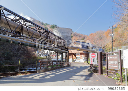 A geothermal power plant with a huge cooling tower (Matsukawa Geothermal Power Plant, Hachimantai City, Iwate Prefecture) 99089865