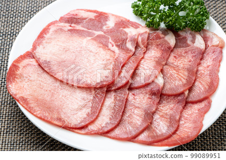 Ox tongue. (Yakiniku slice) Ox tongue. (Yakiniku slice) 99089951