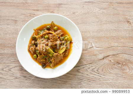 spicy fried barking deer meat with curry and eggplant on plate 99089953