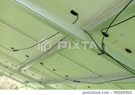 太陽能電池板背面的接線 99089968