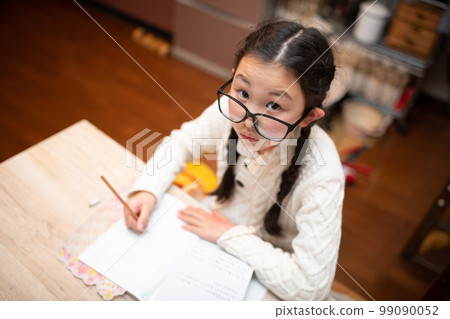 girl studying hard 99090052